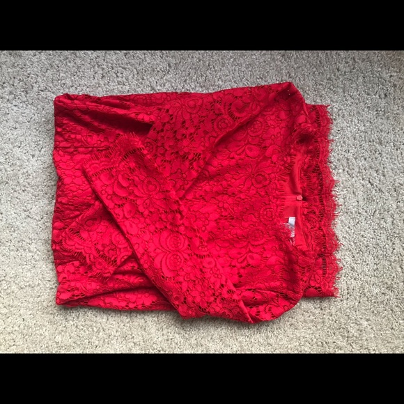 Red dress - Picture 3 of 3